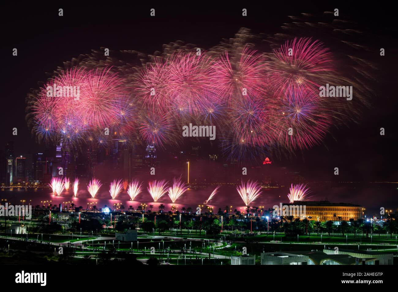 Feuerwerk auf Qatar National Day 2019 an der Corniche Stockfoto
