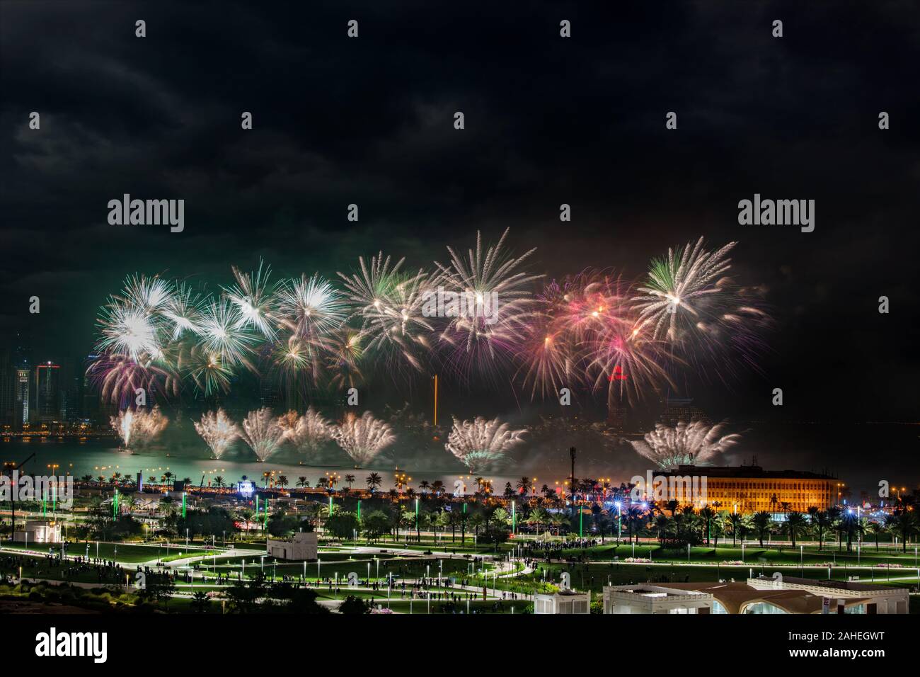 Feuerwerk auf Qatar National Day 2019 an der Corniche Stockfoto