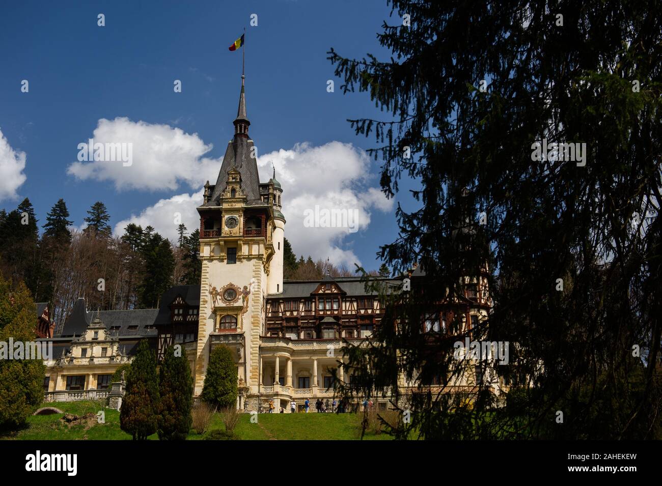 Schloss Peles in Sinaia, Rumänien, ist ein beliebtes Touristenziel. Stockfoto