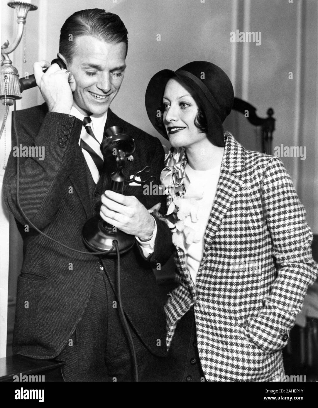 JOAN CRAWFORD mit ihrem ersten Mann DOUGLAS FAIRBANKS JR an der Blackstone Hotel in Chicago im Jahre 1930 Stockfoto