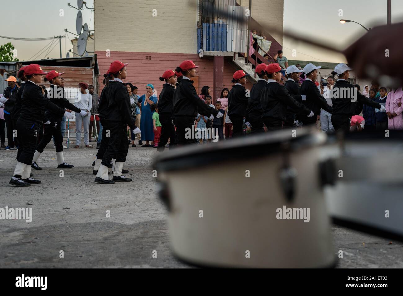 Marching Bands in der Bande und Droge befallen südafrikanischen Kapstadt Vorort von Hannover Park gehen auf Herz und Nieren Stockfoto