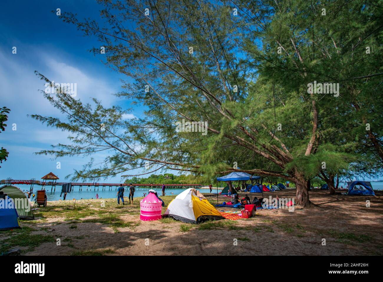 Personen Picknick bei Pulau Burung, Pantai Cahaya Negeri, Port Dickson Stockfoto