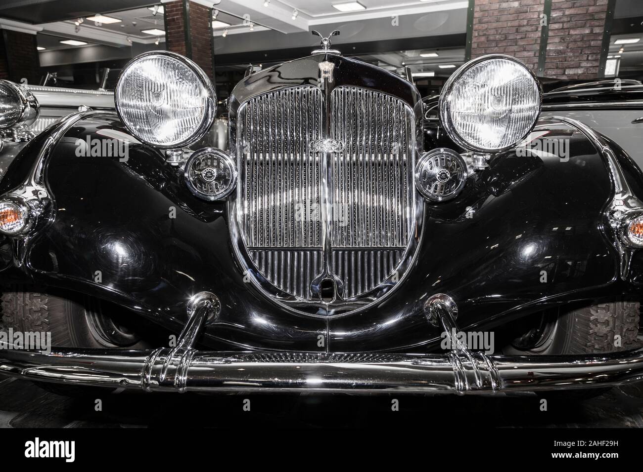 Moskau, Russland - 24 April 2016: Vorderansicht eines altmodischen Auto Marken Horch, die im Museum von Vadim Zadorozhny Stockfoto