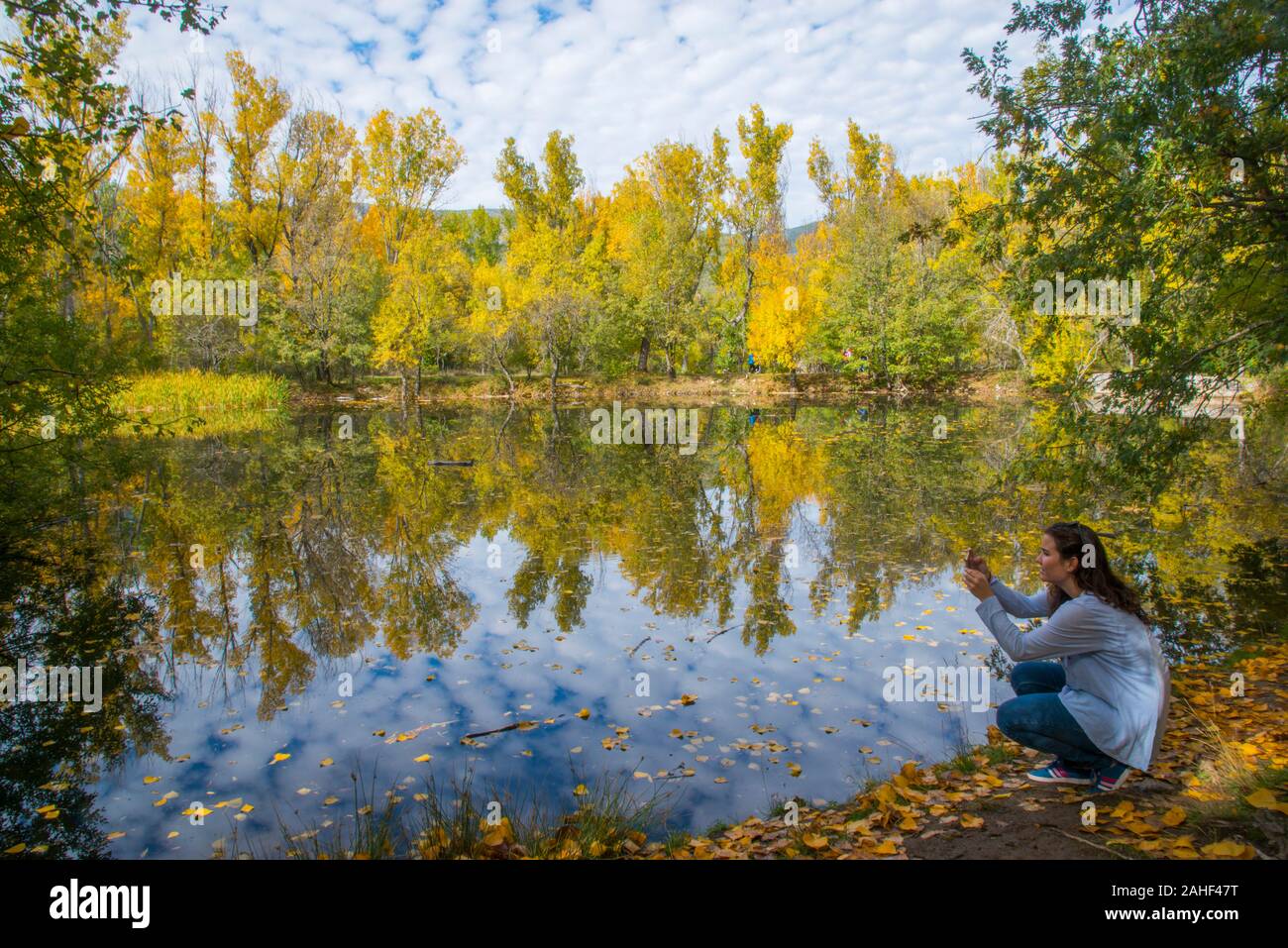 Frau Fotos im finnischen Wald im Herbst. Die Provinz Valladolid, Madrid, Spanien. Stockfoto