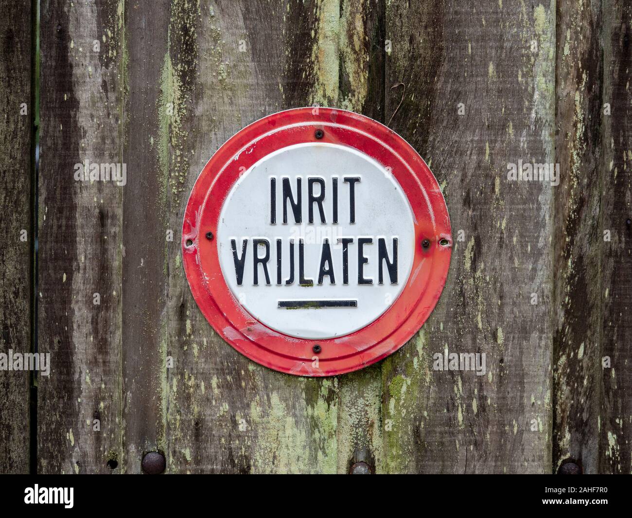 Garagentor Aus Holz Stockfotos & Garagentor Aus Holz Bilder - Alamy