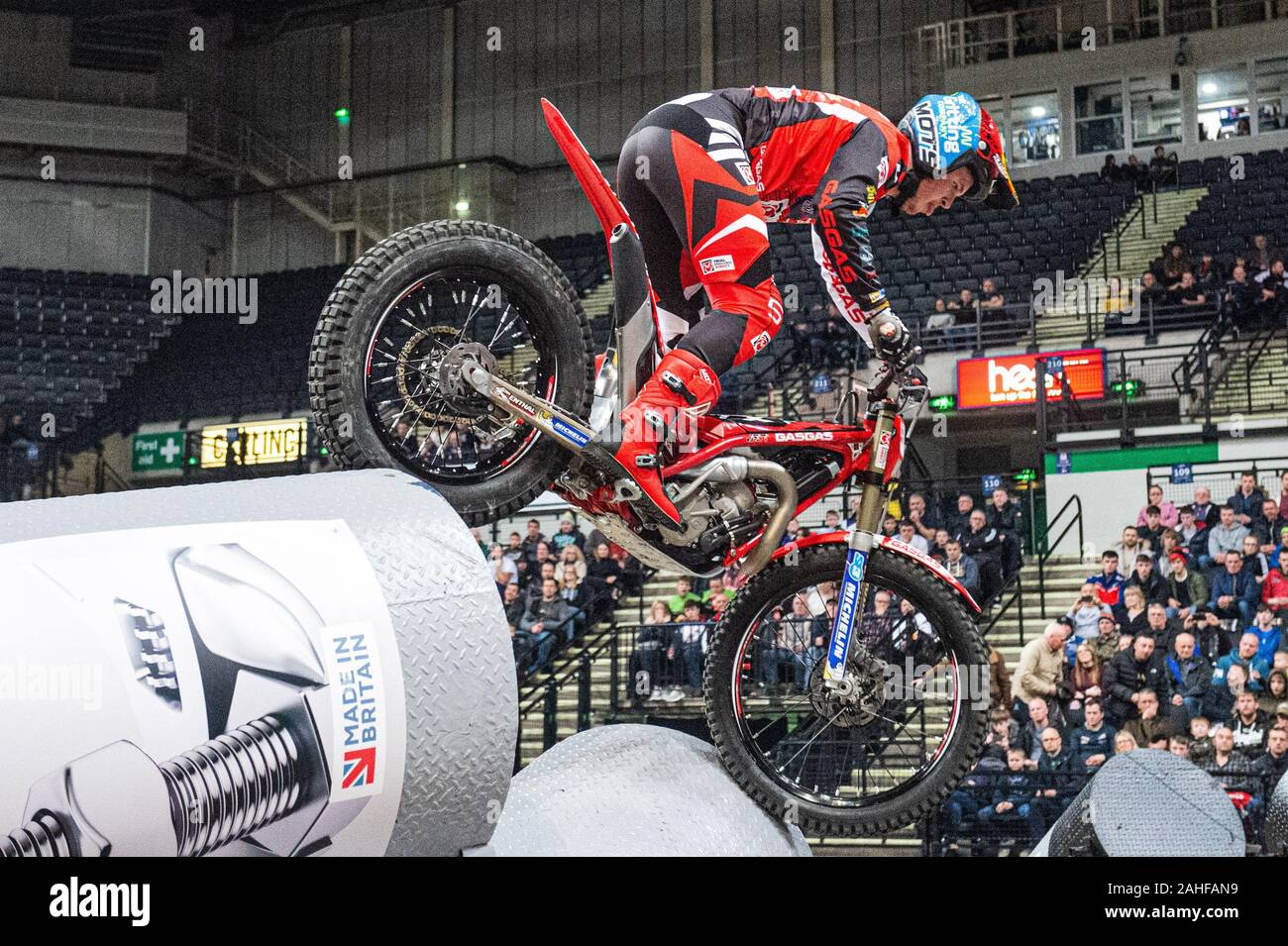 SHEFFIELD, ENGLAND - 28 Dezember Jack Preis, UK (GasGas) auf Abschnitt 3 während des 25-jährigen Jubiläums Sheffield Indoor Trial an der FlyDSA Arena, Sheffield am Samstag, den 28. Dezember 2019. (Credit: Ian Charles | MI Nachrichten) Credit: MI Nachrichten & Sport/Alamy leben Nachrichten Stockfoto