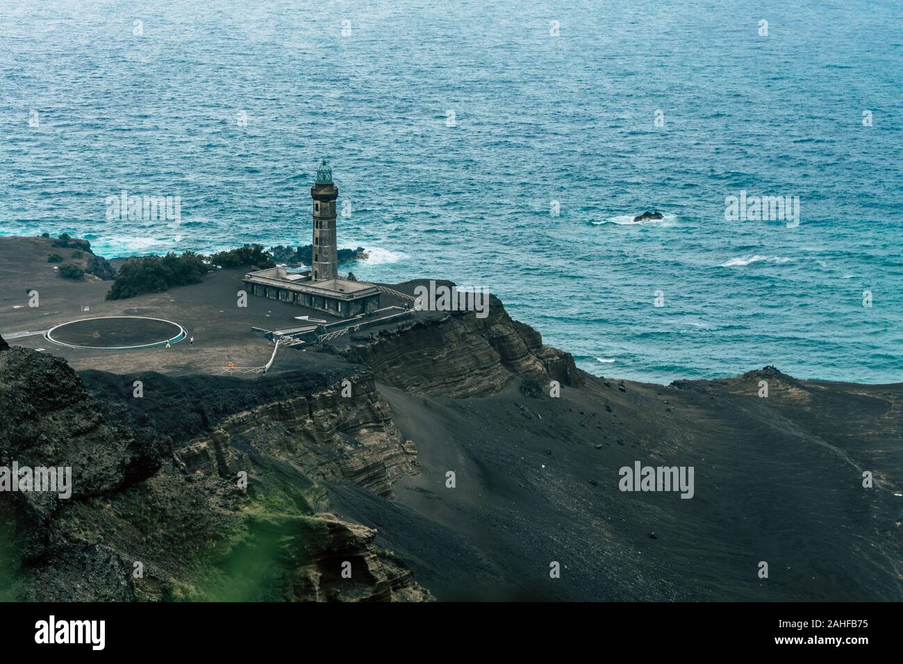 Verlassenen Leuchtturm am Strand Stockfoto