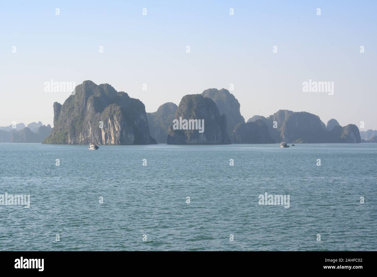 Ha Long Bucht, eine der schönsten Landschaften der Welt. Im Norden von Vietnam Stockfoto