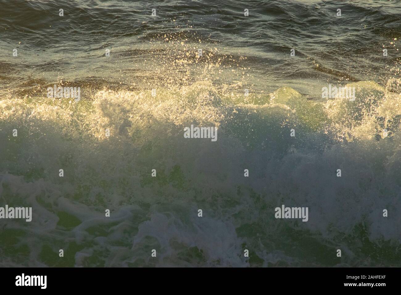 Detail der Wellen in Peniche Portugal Estremadura Stockfoto