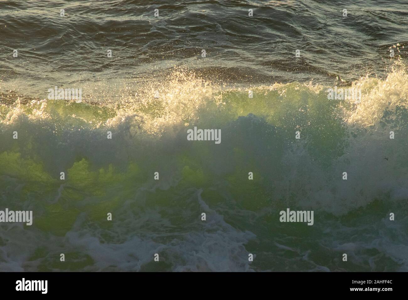 Detail der Wellen in Peniche Portugal Estremadura Stockfoto