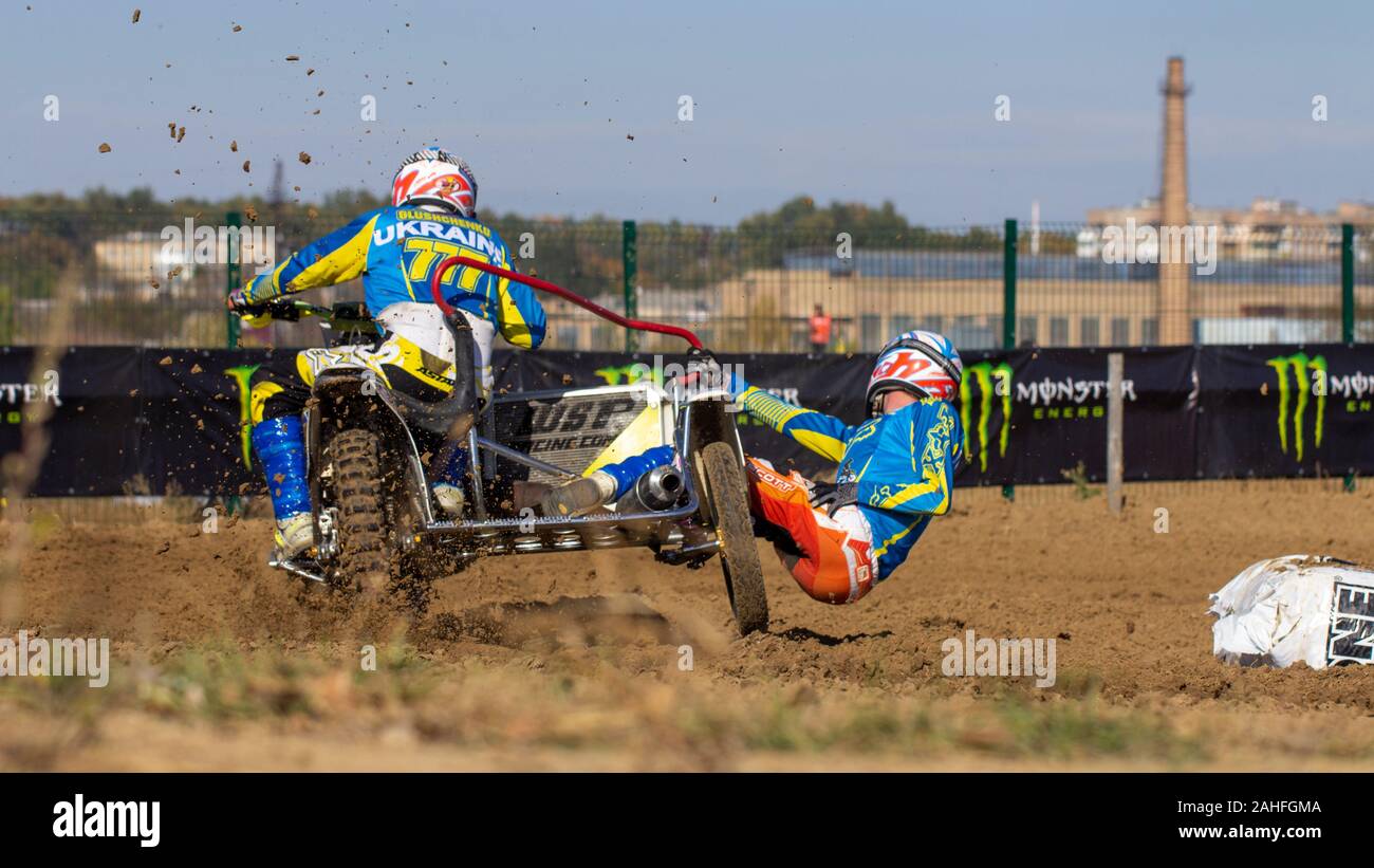 Oktober 24, 2019 Ukraine Irpen: World Motocross Championship auf Motorrädern mit einem Kinderwagen Stockfoto