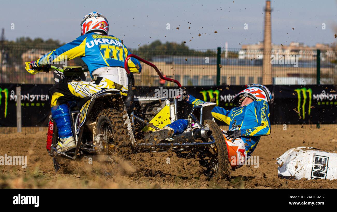 Oktober 24, 2019 Ukraine Irpen: World Motocross Championship auf Motorrädern mit einem Kinderwagen Stockfoto