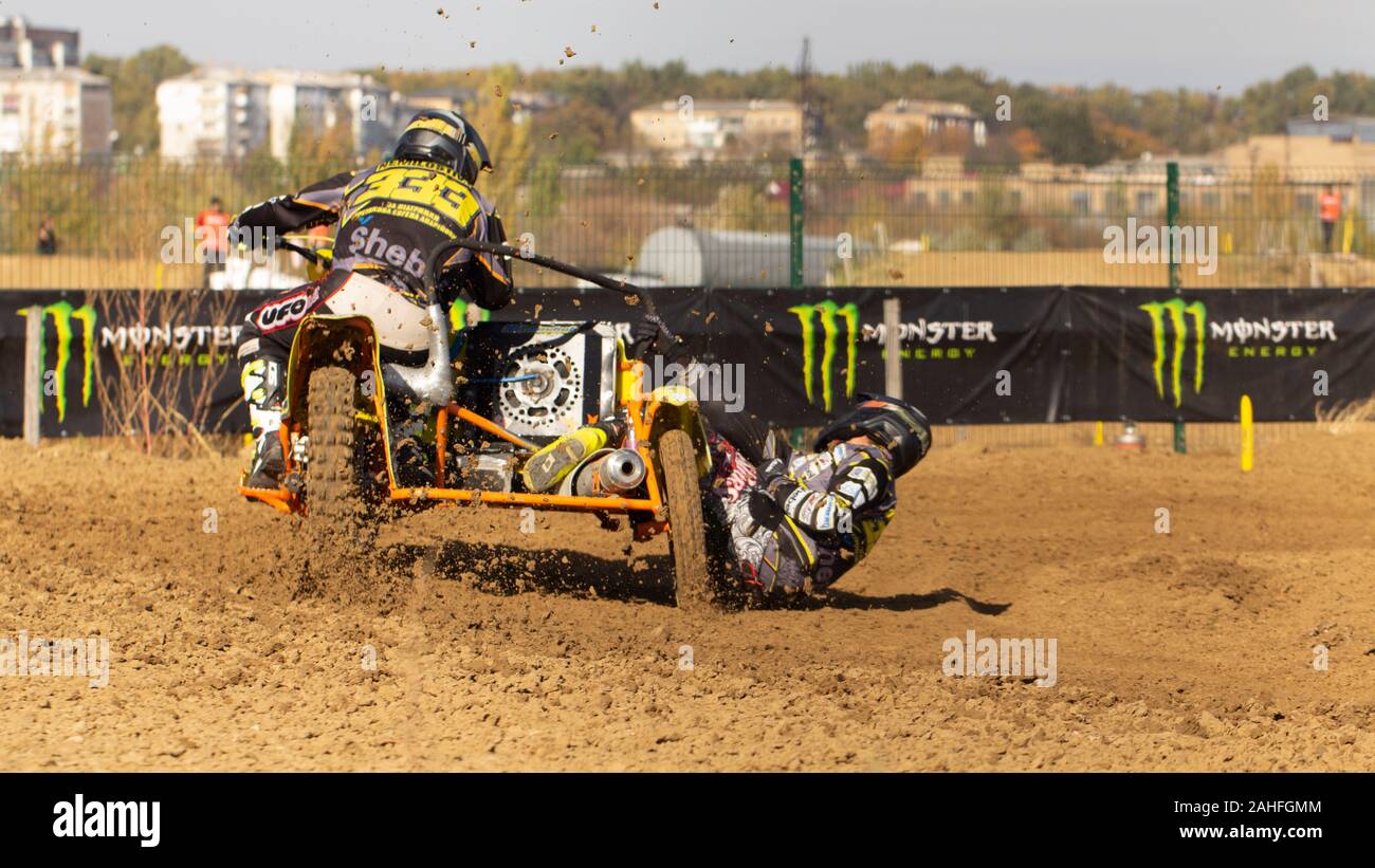 Oktober 24, 2019 Ukraine Irpen: World Motocross Championship auf Motorrädern mit einem Kinderwagen Stockfoto