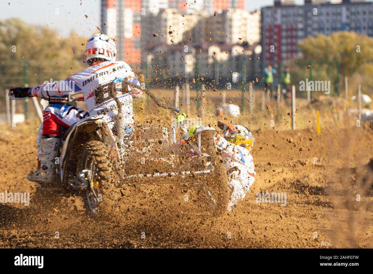 Oktober 24, 2019 Ukraine Irpen: World Motocross Championship auf Motorrädern mit einem Kinderwagen Stockfoto