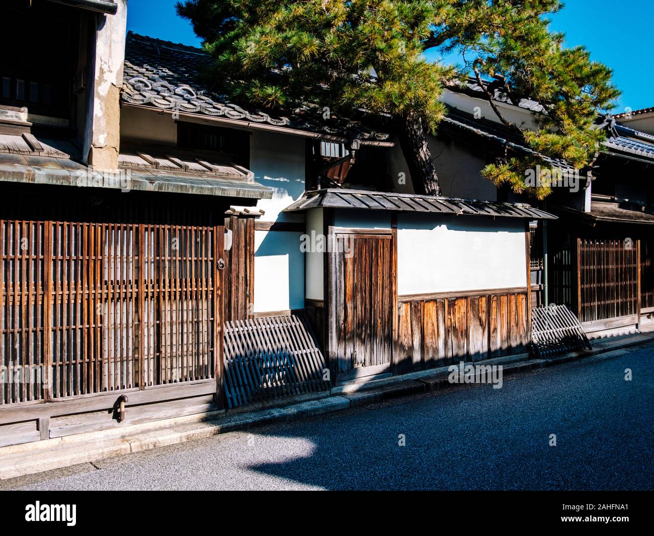 Omihachiman, Präfektur Shiga, Japan. Nach der Renovierung im späten 20. Jahrhundert, die Stadt mit seinem Kanal und alte Bürgerhäuser hat eine Touristische geworden Stockfoto