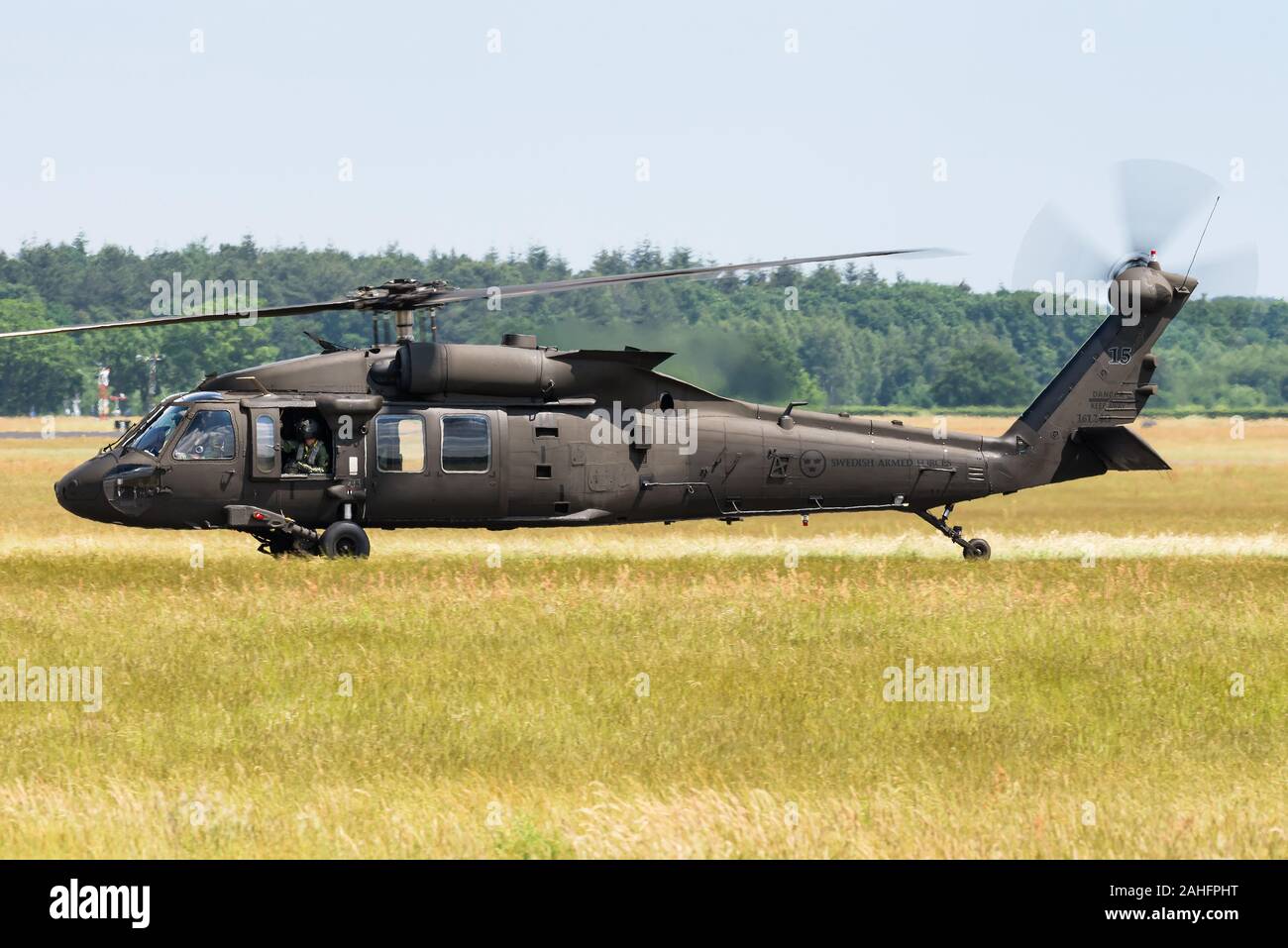 Eine Sikorsky UH-60 Black Hawk Militär Hubschrauber der Luftwaffe an der Gilze-Rijen Airbase. Stockfoto