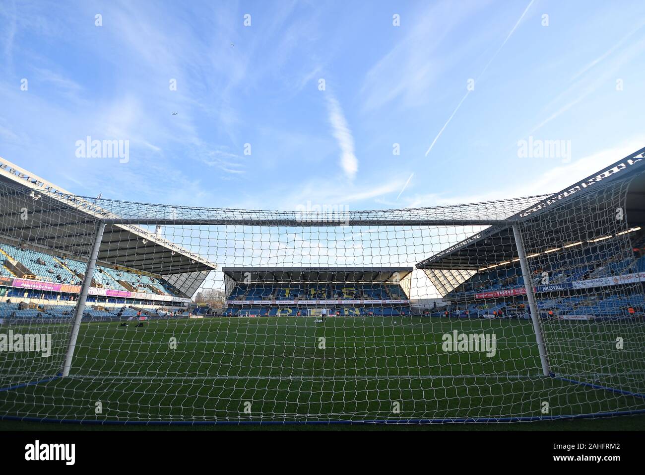 London, Großbritannien. 29 Dez, 2019. Allgemeine Ansicht des Stadions während der Sky Bet Championship Match zwischen Millwall und Brentford an der Höhle, London am Sonntag, den 29. Dezember 2019. (Credit: Ivan Jordanov | MI Nachrichten) Credit: MI Nachrichten & Sport/Alamy leben Nachrichten Stockfoto