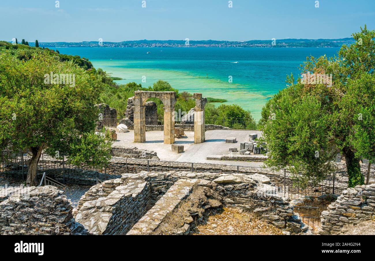 Ruinen von Catullo Villa in Sirmione am Gardasee in der Provinz Brescia, Lombardei, Italien. Stockfoto