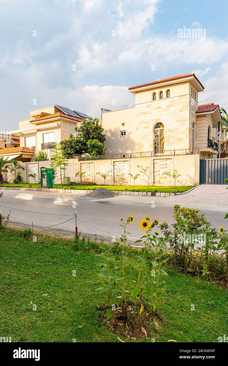 Islamabad Residential Villa Bereich der wohlhabende Leute malerischen Atemberaubenden Blick auf sonnigen blauen Himmel Tag Stockfoto