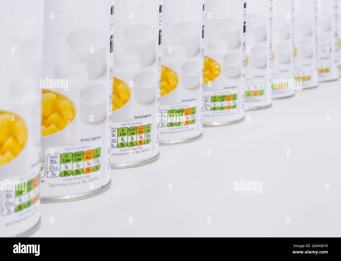 ASDA Ananaskonserven 18% Zuckergehalt label. Für Lebensmittelverpackungen Etikettierung, Ernährung, Lebensmittel diätetische Inhalt, Zucker in der Nahrung, gesunde Ernährung Stockfoto