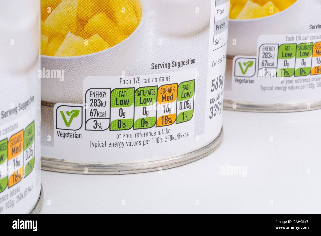 ASDA Ananaskonserven 18% Zuckergehalt label. Für Lebensmittelverpackungen Etikettierung, Ernährung, Lebensmittel diätetische Inhalt, Zucker in der Nahrung, gesunde Ernährung Stockfoto