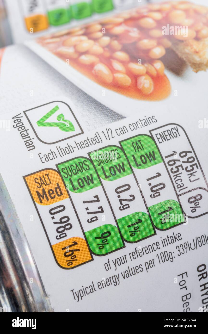 ASDA gebackene Bohnen 16% hohe Salzgehalt label. Für Lebensmittelverpackungen Etikettierung und Nährwertkennzeichnung, Lebensmittel diätetische Inhalt, Salz in der Nahrung, gesunde Ernährung Stockfoto
