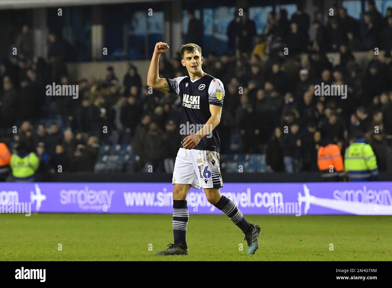 London, Großbritannien. 29 Dez, 2019. Tom Elliott von Millwall während der Sky Bet Championship Match zwischen Millwall und Brentford an der Höhle, London am Sonntag, den 29. Dezember 2019. (Credit: Ivan Jordanov | MI Nachrichten) Credit: MI Nachrichten & Sport/Alamy leben Nachrichten Stockfoto