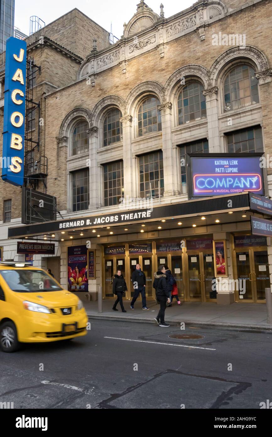 Bernard B. Jacobs Theater Festzelt mit den Spielen 'Firma', New York, USA Stockfoto