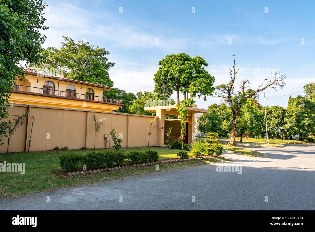 Islamabad Residential Villa Bereich der wohlhabende Leute malerischen Atemberaubenden Blick auf sonnigen blauen Himmel Tag Stockfoto