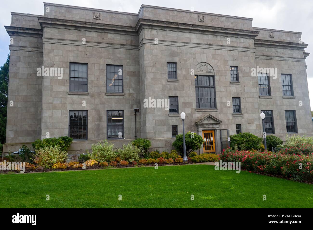Shelton, Washington - 29. Oktober 2014: Die Rückseite des Mason County Courthouse Stockfoto