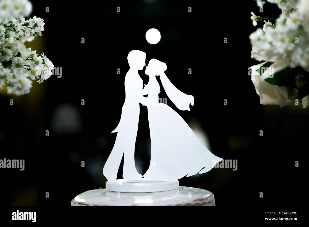 Schöne Silhouette von Braut und Bräutigam dekorativ - Holz- Braut und Bräutigam Profil Stockfoto