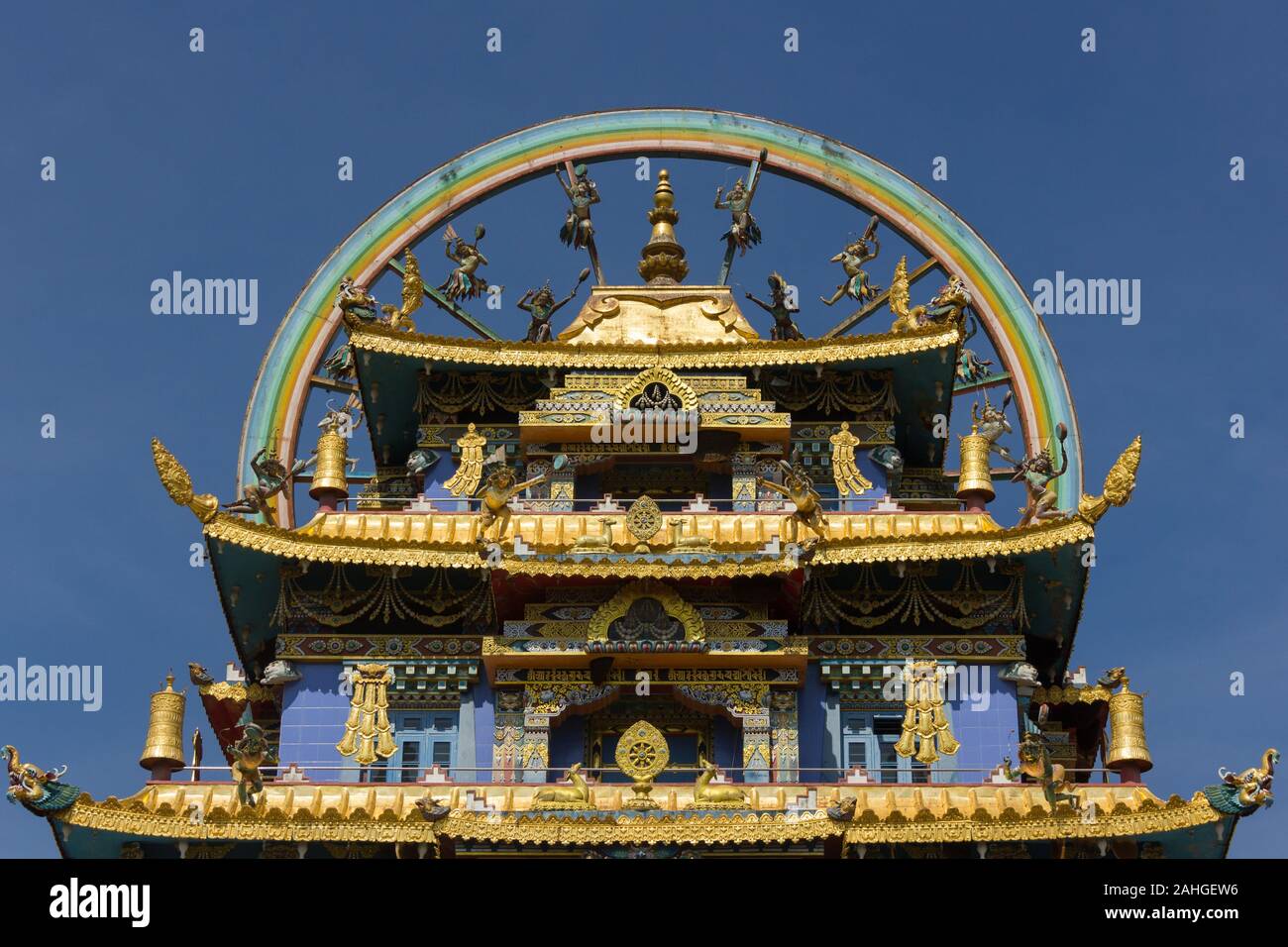 Namdrling Klostereingang in Bylakuppe, Karnataka Indien. Religion des Buddhismus ist ein beliebter Meilenstein Stockfoto