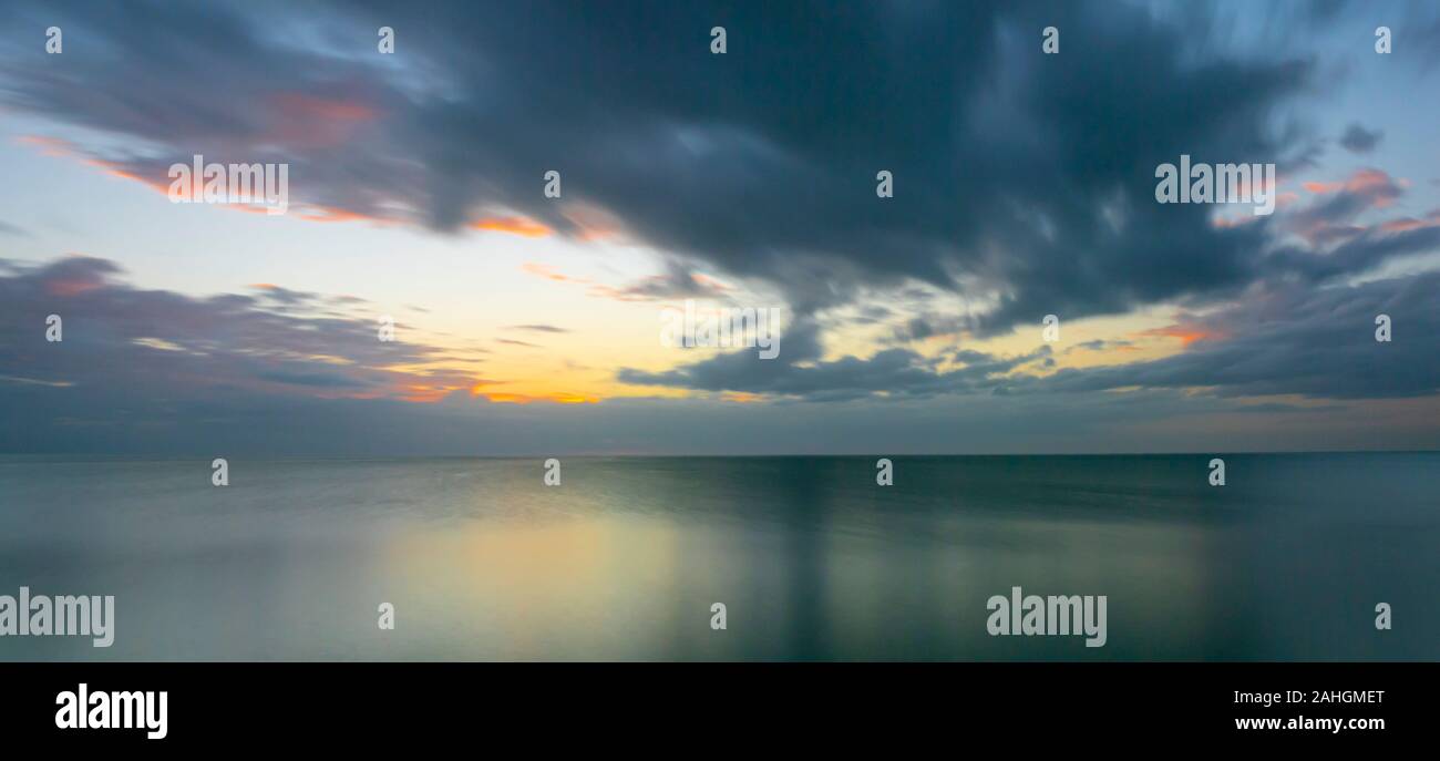 Sonnenuntergang über dem Golf von Mexiko von caspersen Beach in Venedig Florida Stockfoto