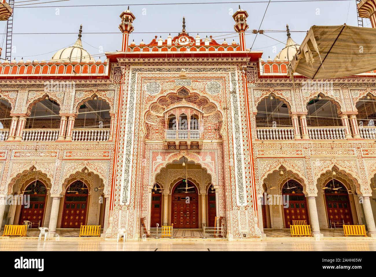 Karachi Masjid Aram Bagh Moschee malerischen Atemberaubenden Blick auf das Gebäude an einem bewölkten Tag Stockfoto