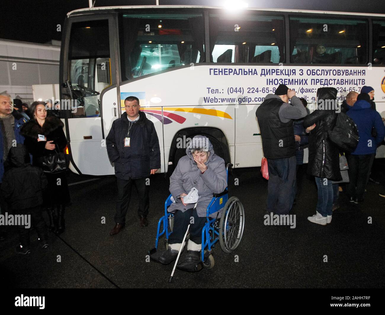 Ukrainische Verwandte und Freunde treffen die freigegebenen Ukrainische Häftlinge nach der Ankunft auf dem Internationalen Flughafen "Borispol nicht weit von Kiew die Ukrainische Gefangene wurden während eines Gefangenen Austausch zwischen der Ukraine und Russland freigegeben - unterstützte Separatisten. Am 9. Dezember 2019 während der Normandie Regierungschefs treffen der Präsidenten der Ukraine und Russland vereinbarten Austausch von Gefangenen zwischen der Ukraine und der pro-russischen Separatisten in der östlichen Ukraine. Stockfoto