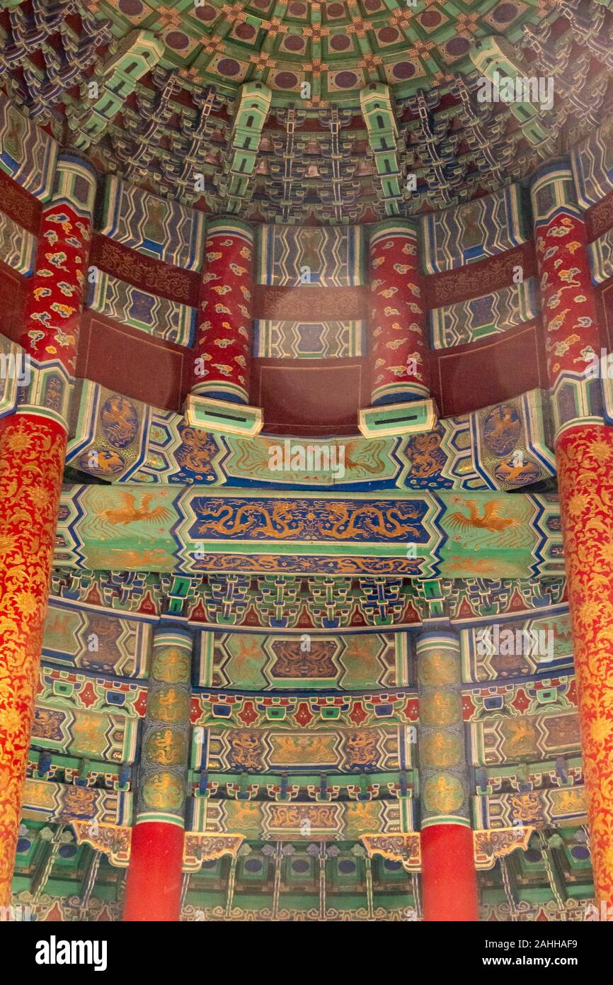 Bunt bemalten Holzmöbeln eingerichtet, die "Halle des Gebetes für eine gute Ernte, der Tempel des Himmels, Peking, China Stockfoto