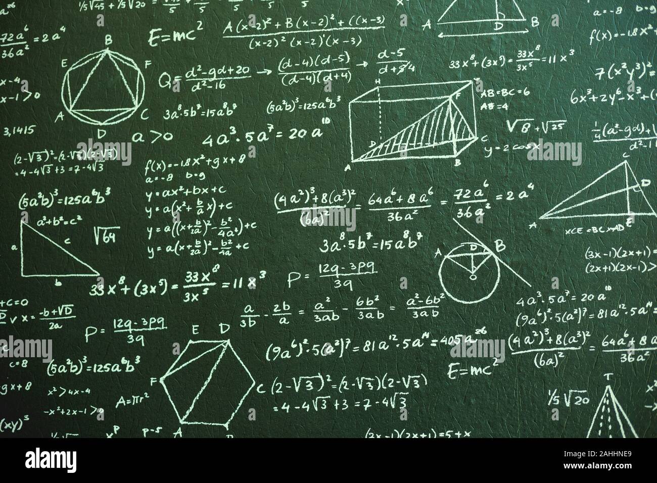 Mathe auf Dunkelgrün board mit vielen Lösung Stockfoto