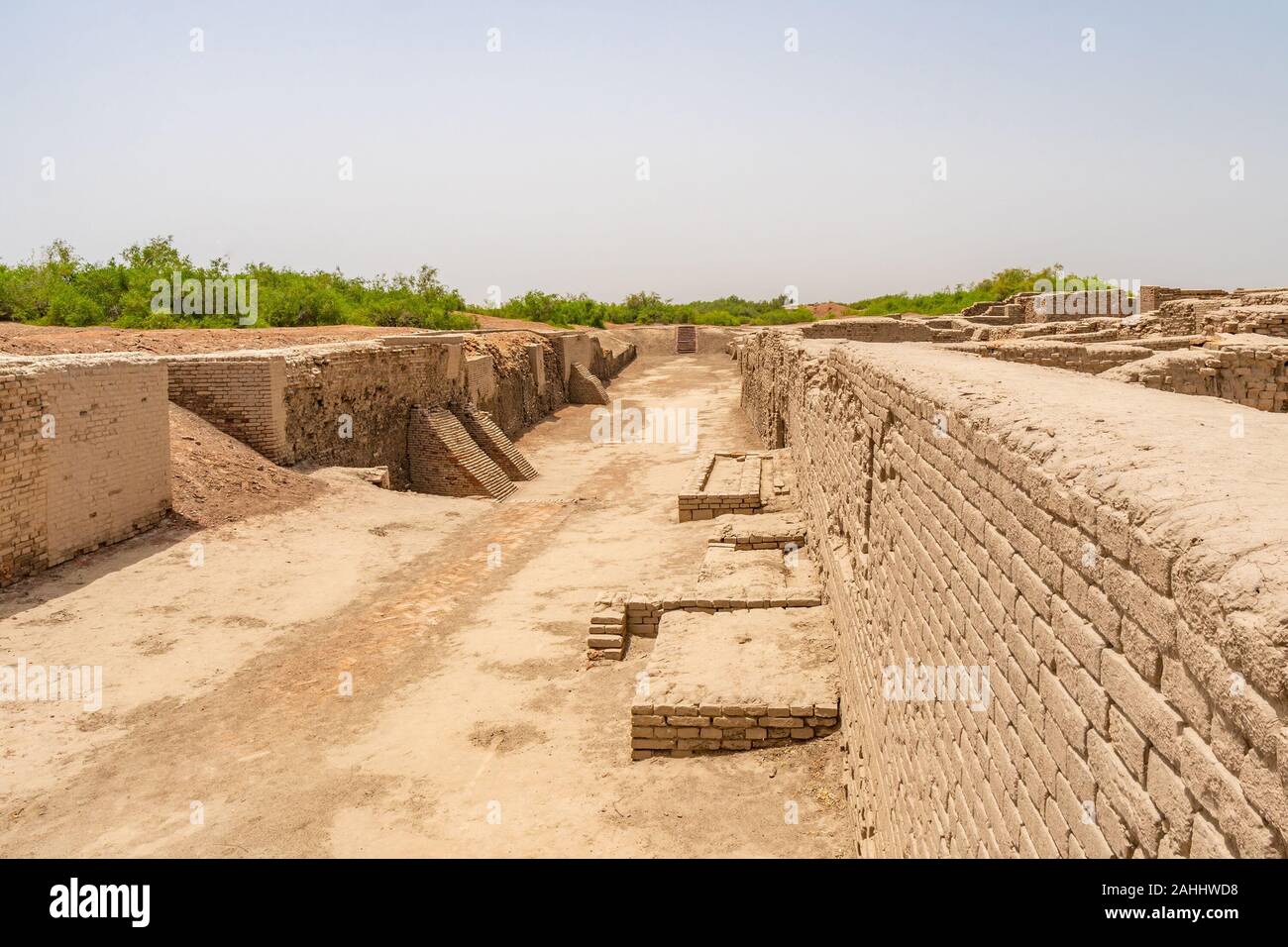 Larkana Mohenjo Daro Archäologische UNESCO Welterbe Blick auf Dikshit DK Bereich Villa Stiftung Ruinen der wohlhabenden Bewohner auf einem sonnigen blauen Himmel Tag Stockfoto