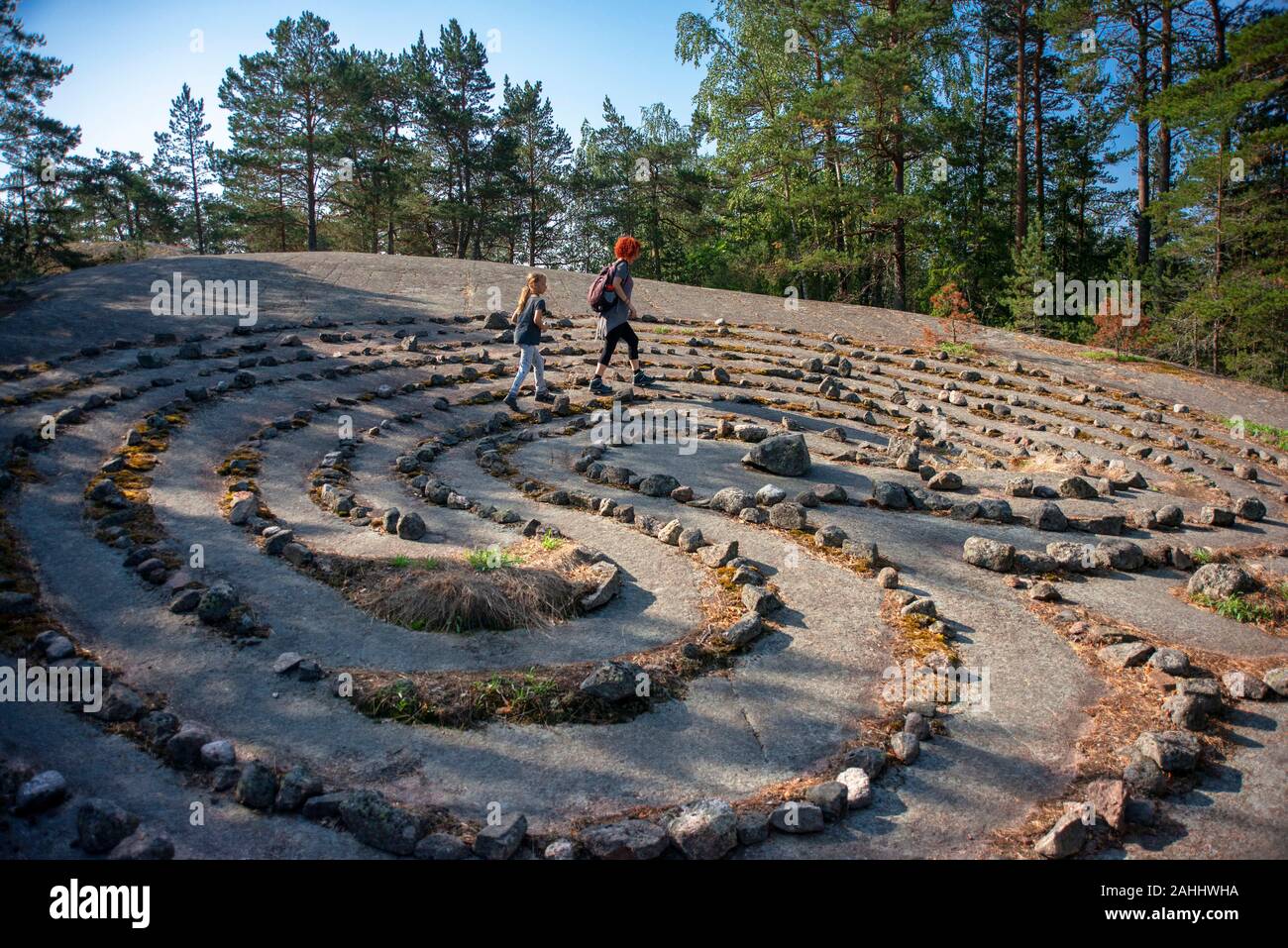Jungfrudansen Stein Labyrinth in der Nähe Finby Nagu Archipel trail  Finnlands Südwesten Finnland Turku Archipel. Spaziergang durch die Natur zu  einem Rasen Labyrinth wissen als Stockfotografie - Alamy