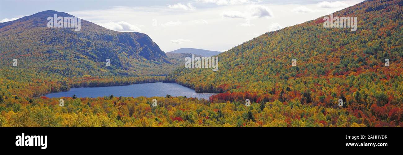 Lower South Branch Teich mit peak Herbst Farbe. Baxter State Park, Maine. Stockfoto