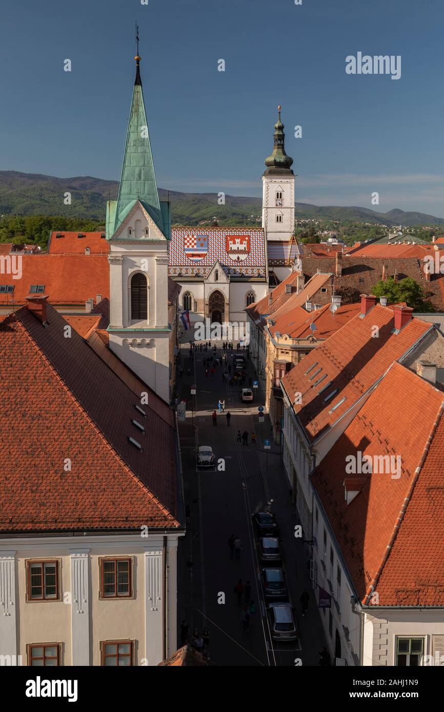 Die romanische St. Mark's Church in St. Mark's Square, mit dem 19. Jahrhundert Ziegeldach. Zagreb, Kroatien Stockfoto