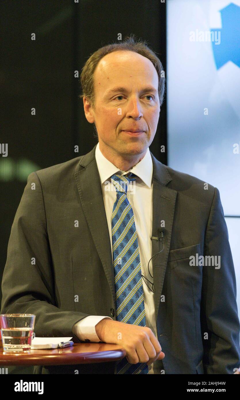 Herr Jussi Halla - Aho, Finnische MP und der Vorsitzende des Finnen Partei in einem Media - geförderte Podiumsdiskussion der Finnischen Führern der politischen Parteien. Stockfoto