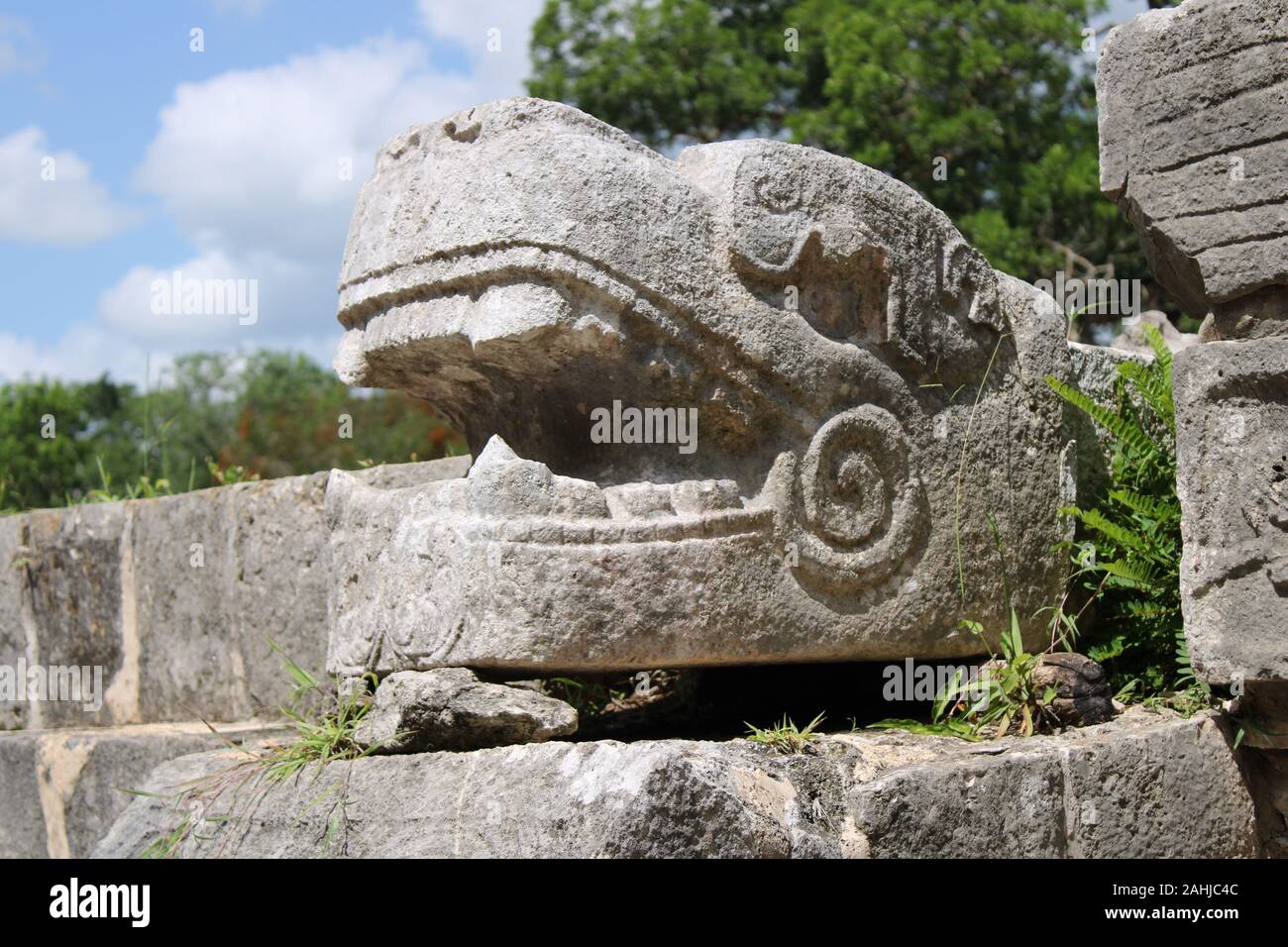 Majan stone Dragon Head offenen Mund zeigen Zähne Stockfoto