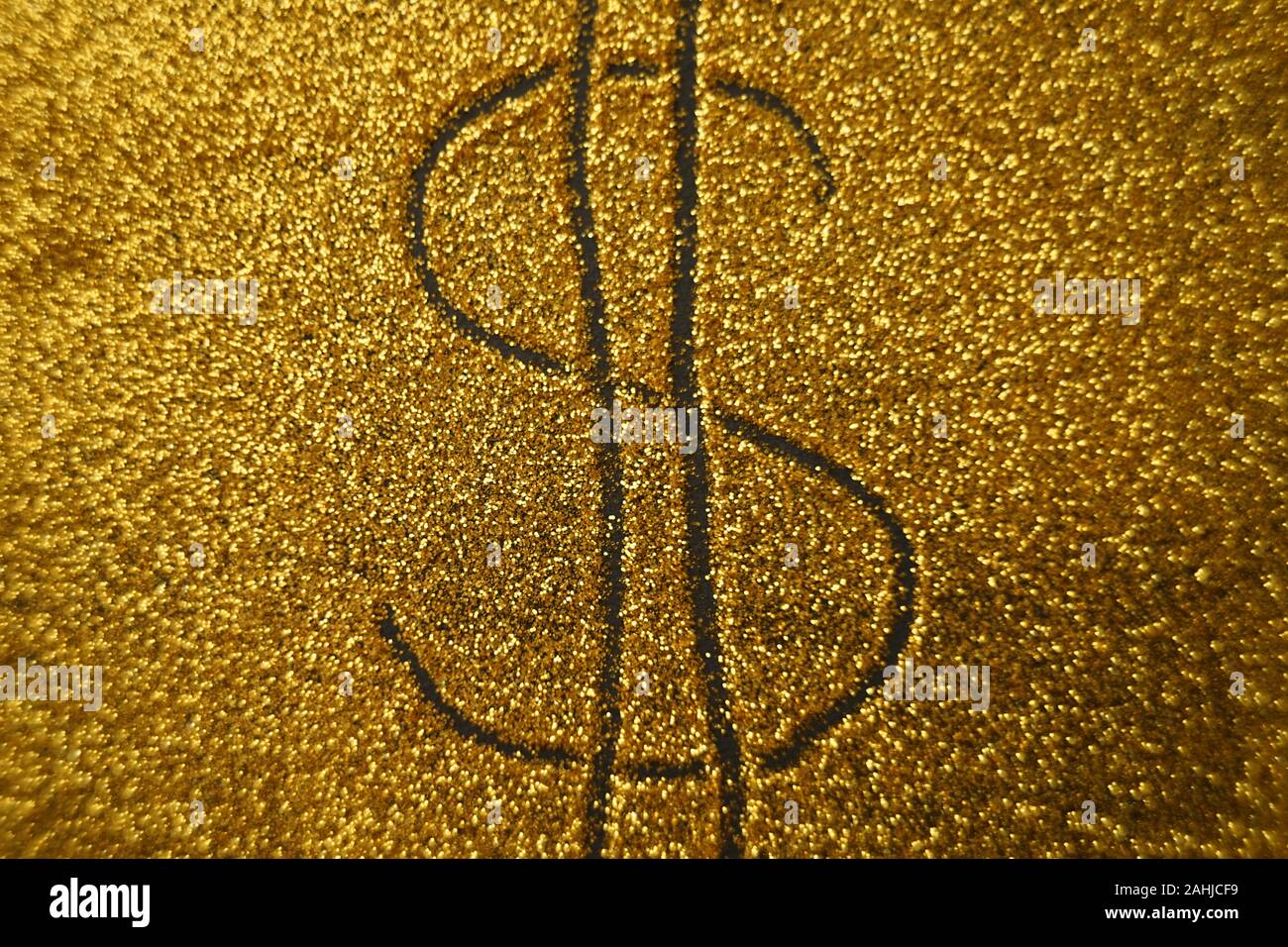 Dollarzeichen auf gold glänzenden Hintergrund Stockfoto