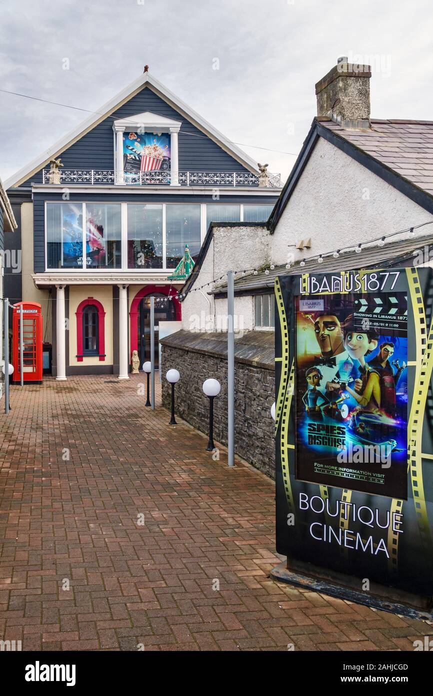 Borth, in der Nähe von Aberystwyth, Wales, UK. Der Eingang zur Libanus 1877, eine redundante Kapelle vor kurzem umgewandelt in ein kleines Kino Stockfoto