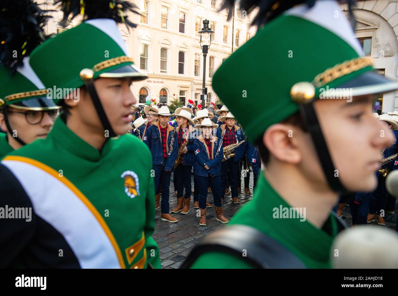 Mitglieder der glenbrook north high school spartan marching band Fotos