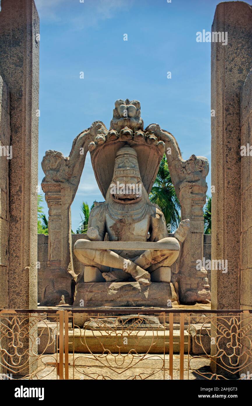 05 Jun 2008 Ugra Narsimha Idol, halb Löwe halb Mensch Hampi Vijayanagar Ruinen, Karnataka, Indien Stockfoto