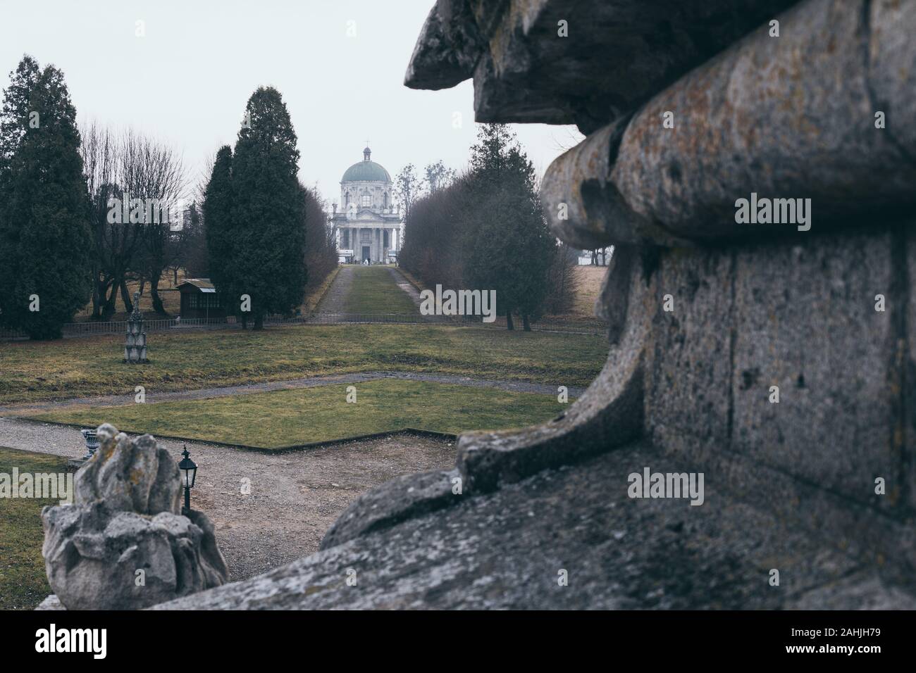 Blick über Barocke römisch-katholische Kirche St. Joseph in Pidhirtsi, Ukraine. Stockfoto