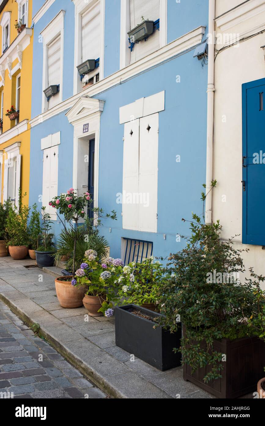 Paris, Frankreich, 05.Juli, 2019: Bunte Häuser, Rue Cremieux. Stockfoto