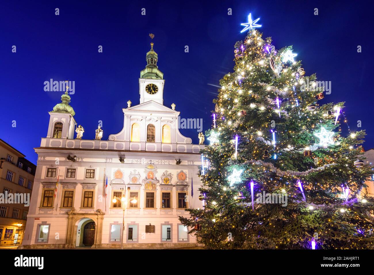 Ceske Budejovice (Budweis): Hauptplatz, Rathaus, Weihnachtsbaum, Jihocesky, Südböhmen, Südböhmen, Tschechische Stockfoto